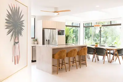 Image de Stylish, Newly Remodeled Home, 2min walk to the beach in private gated community