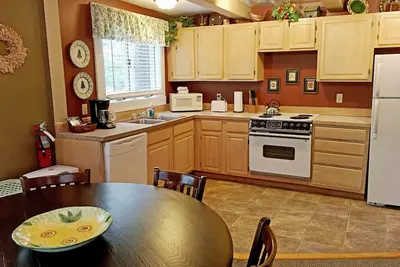 Image de The Laurel Cottage 4 Bedroom, 2 Bath, Sleeps 9, Centrally located in Flat Rock Nc