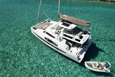 Image de All inclusive Luxury Sailing Charter Catamaran With Crew 4 bedrooms 8 guests.