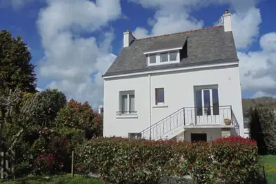 Image de Maison spacieuse, jardin 800 m² avec terrasse. Centre Pont Aven (10 min plages)