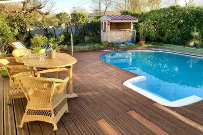 Image de À proximité de Bordeaux, confort, piscine chauffée et climatisation