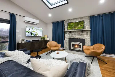 Image de Lakefront Retreat: Kayaks, Hot Tub with Outdoor Tv, Firepit