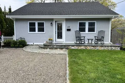 Image de Coastal Cottage, steps from Great Pond and boat launch