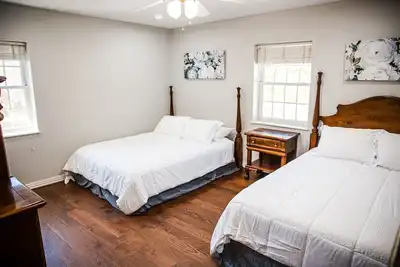 Image de Spacious Home near Mssu College, Sleeps 21, Games, Cornhole, Large Kitchen