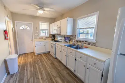 Image de Seaside Summer Beach Rental - First Floor. Pet Friendly. Discounts Available.