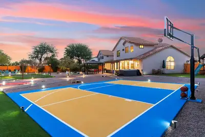 Image de 5br Scottsdale Luxury Resort! Heated Pool, Basketball, Golf