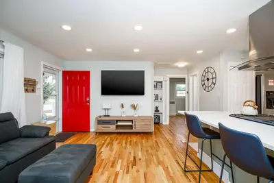 Image de 3br 2b, Family Friendly, Bbq, Fire Pit, Large Yard near Downtown, Free Parking