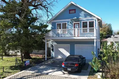 Image de 2/1 Inner Loop Home near Rail & Downtown