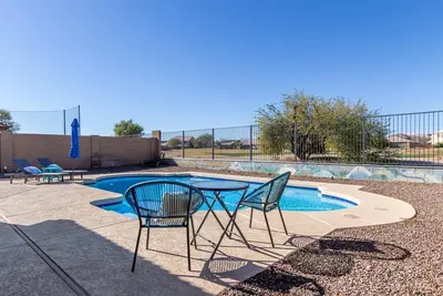 Image de 5br/3ba Home with Private Heated Pool and Golf Course Views in San Tan Valley