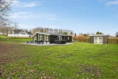 Image de Superbe maison à Rudkøbing avec jacuzzi