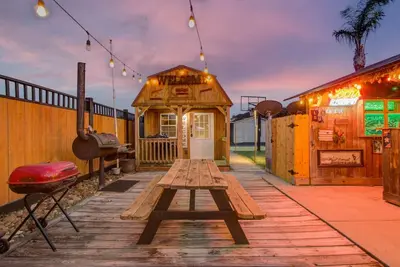 Image de Tropical Escape: Pool, Jacuzzi, Bar in Alvin, Tx