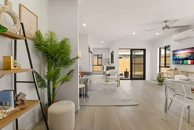 Image de 3br home w/ cozy interior design