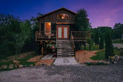 Image de Treehouse Hot tub on 60 acre farm near downtown