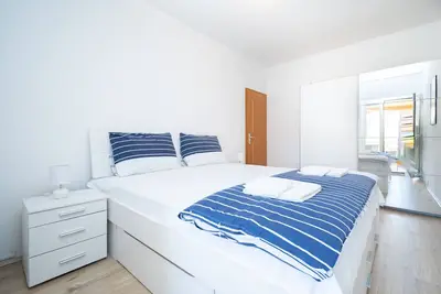Image de Appartement de trois chambres prés de la plage Stara Novalja, Pag (A-21662-c)