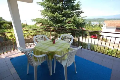 Image de Appartement de deux chambres avec la terrasse et la vue sur le mer Njivice, Krk (A-21762-a)