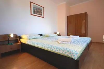 Image de Appartement de deux chambres avec la terrasse et la vue sur le mer Njivice, Krk (A-21762-d)