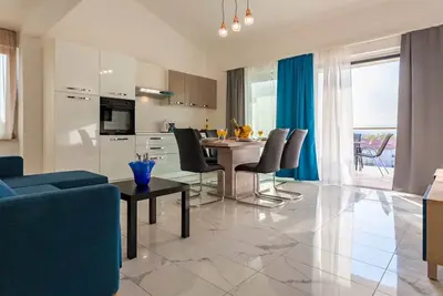 Image de Appartement de trois chambres avec la terrasse Malinska, Krk (A-21768-c)