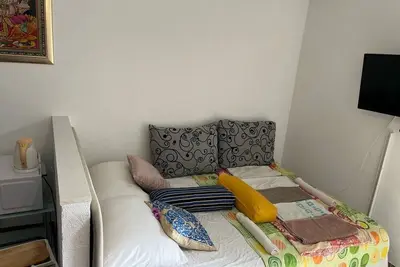 Appartement d'une chambre avec le balcon et la vue sur le mer Nemira, Omis (A-21891-d)
