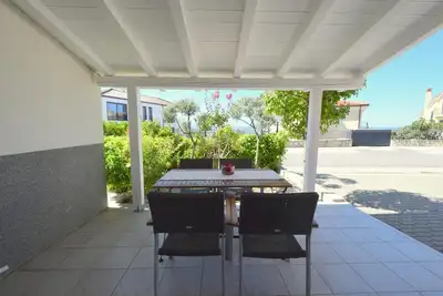 Image de Appartement d'une chambre avec la terrasse Njivice, Krk (A-21902-b)