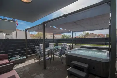 Image de Appartement de deux chambres avec la terrasse Trogir (A-22015-a)