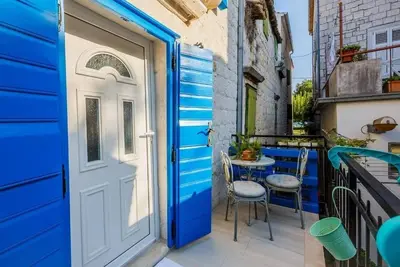 Image de Appartement de deux chambres avec le balcon et la vue sur le mer Kastel Novi, Kastela (A-22051-a)