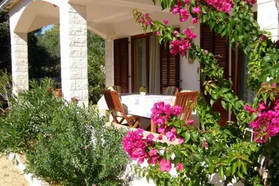 Image de Appartement de deux chambres avec la terrasse Barbat, Rab (A-22087-a)