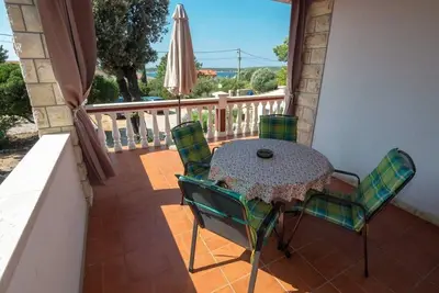 Image de Appartement de deux chambres avec la terrasse Barbat, Rab (A-22098-a)