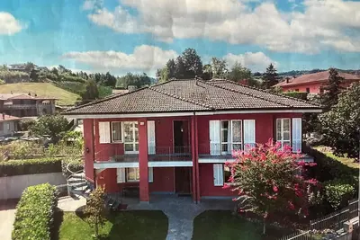 Image de Belle villa dans un quartier calme, à distance de marche  de centre de Canelli