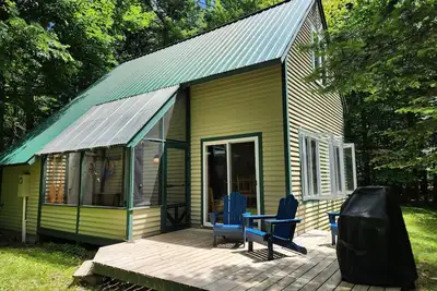 Image de Private cabin in the Adirondack woods, with own waterfront on Loon Lake.