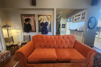 Image de Nostalgic Y2k themed rental 🏡 5 bed 🛏 2 full bath 🛁 large seating areas 🛋