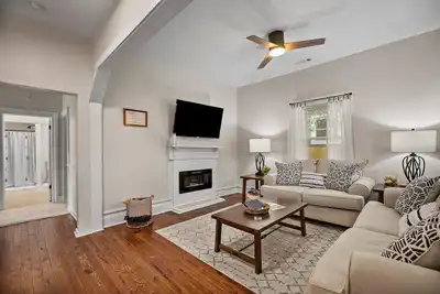 Image de Bungalow 20 min to beach, restaurants, cafe's -  pet-friendly + Bikes to Ride