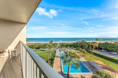Image de ⛱️ Penthouse Views 🚀🌴👙