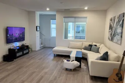 Image de Brand New Modern Home in Gated Community!