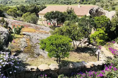 Image de Villa with panoramic pool surrounded by greenery
