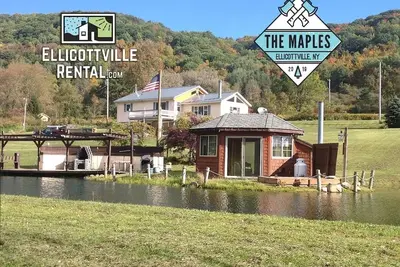Image de Family & Friends Retreat w/HotTub, Amazing Views, 5 big bedrooms & 14 acres