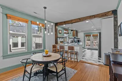 Image de Carolina Cargo at The Cargo Dist.