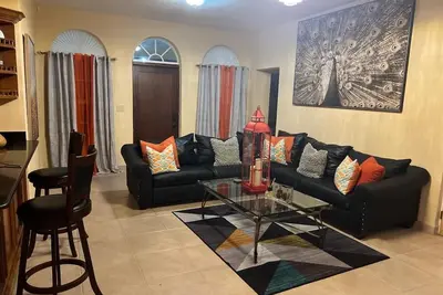 Image de Beautiful 3br\/ 4 Beds. Within 4 minutes drive to Sapodilla Bay Beach