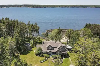 Image de Generational Southport Property w/ Private Beach Newly Available for Rent!