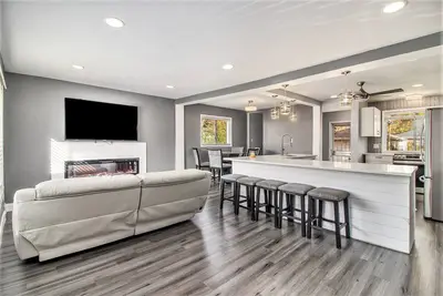 Image de Newly Renovated Oak Park Home