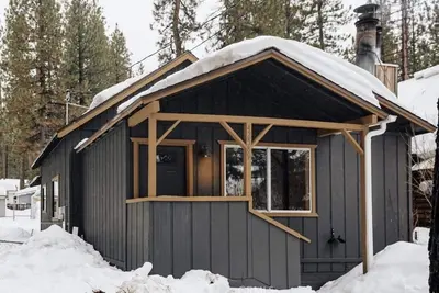 Image de Charming Retreat Near Big Bear Lake Ski Resorts – Your Ideal Winter Getaway!