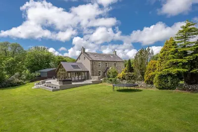 Large Stone Cottage With Hot Tub and Sea Views | Ty-Newydd-Llannor