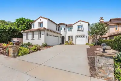 Image de 5br 2. 5ba Home Oceanview & in-ground Spa in gated community of San Elijo Hills!