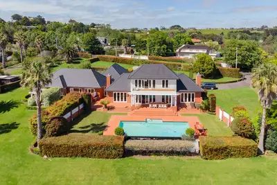 Image de Experience luxury at its finest in Whitford with Free Dinner\n
