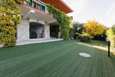 Image de Une villa pour 5 personnes surplombant le lac de Garde