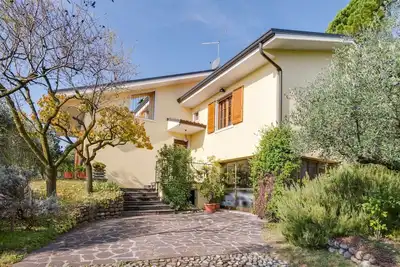 Image de Villa individuelle à flanc de colline sur le lac de Garde