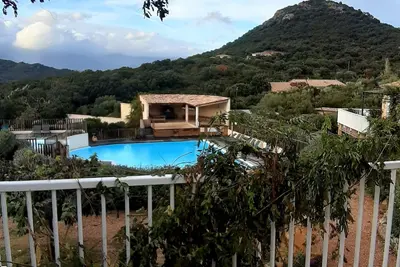 Image de Apparemment dans domaine clos près des  plages de Santa Giulia etPalombaggia.