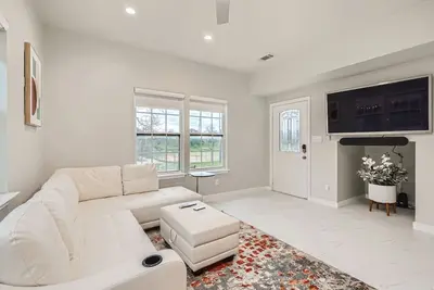 Image de Chic 8br Retreat+Central East Austin +Large Groups