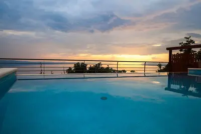 Image de Luxury stone house with the view