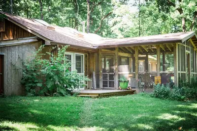 Image de Light-filled cabin- 2 bed 2bath- beautiful hot tub for stargazing. Snp-hiking!