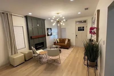 Image de The Lively Oak - 3bd - 2ba Near DTown Mobile